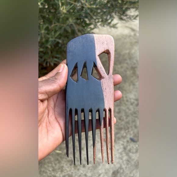 VTG Hand Carved Afro Pick Comb 🪮 🇧🇯 Sz 6.5”c2.5” - Picture 2 of 3